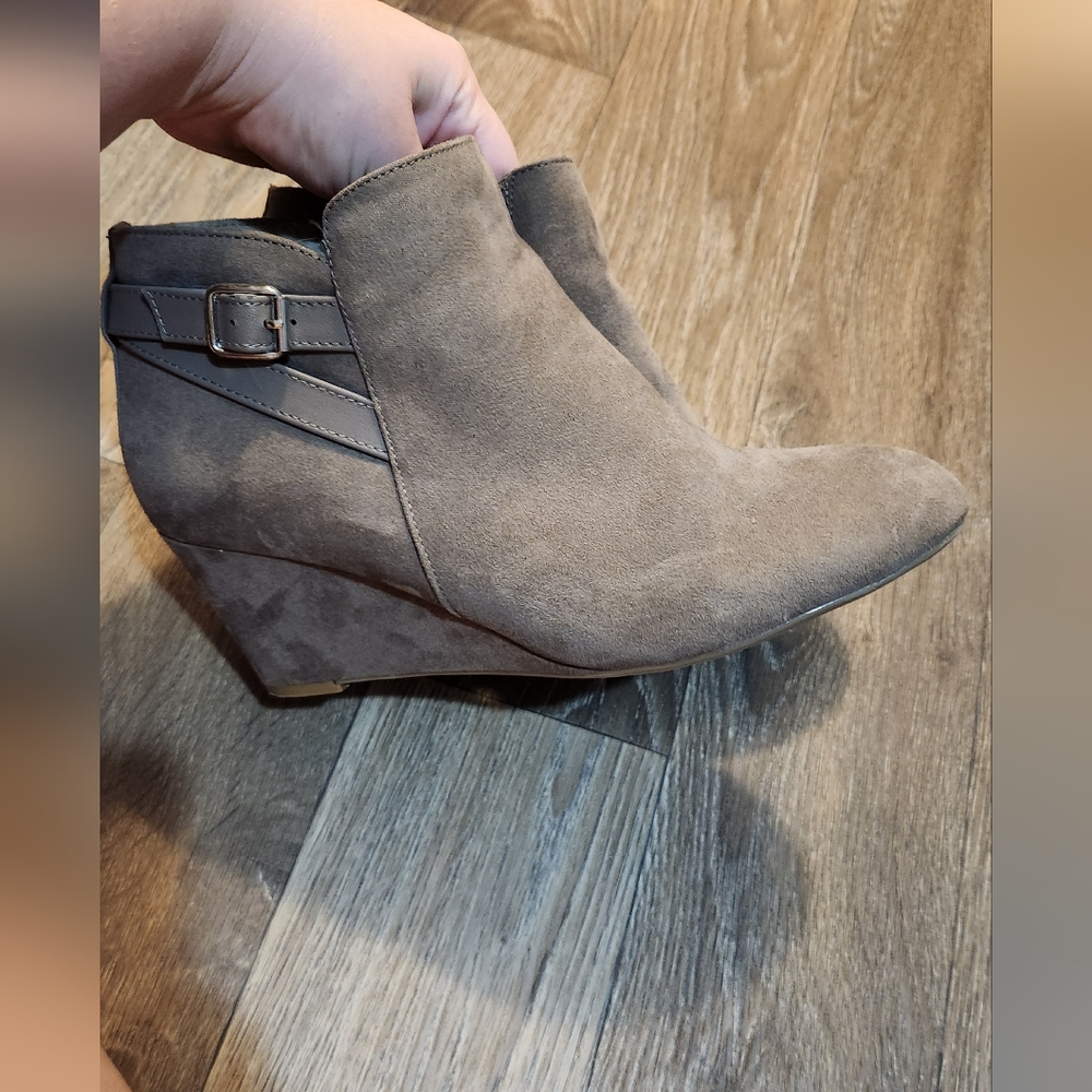 Women size 9.5 Heeled Booties